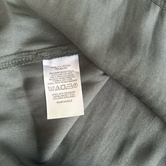 Loft black sleeveless blouse. - Picture 4 of 6